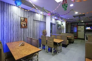 Агра: OYO 2862 Hotel Kanha Continental