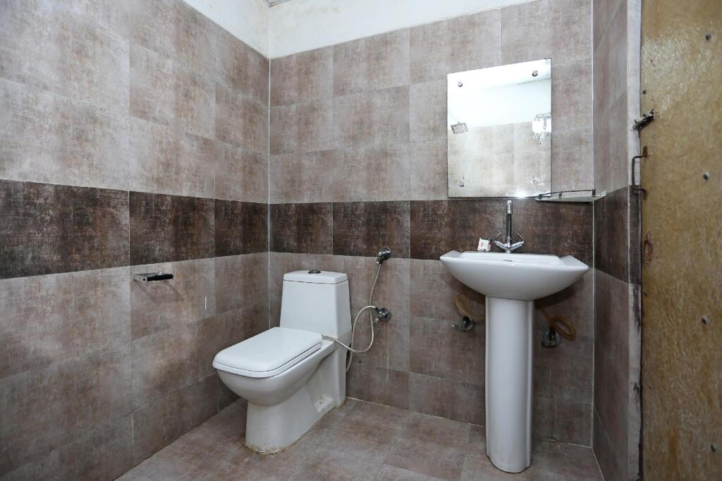 Агра: OYO 2862 Hotel Kanha Continental