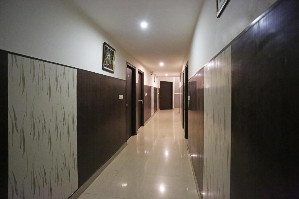 Агра: OYO 2862 Hotel Kanha Continental
