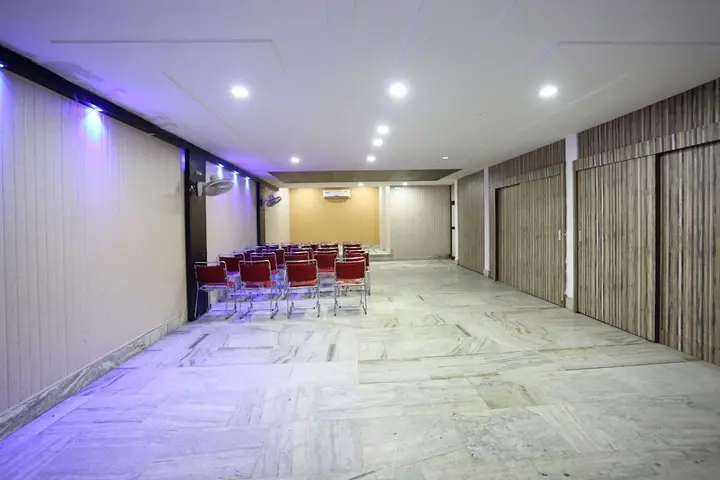 Агра: OYO 2862 Hotel Kanha Continental
