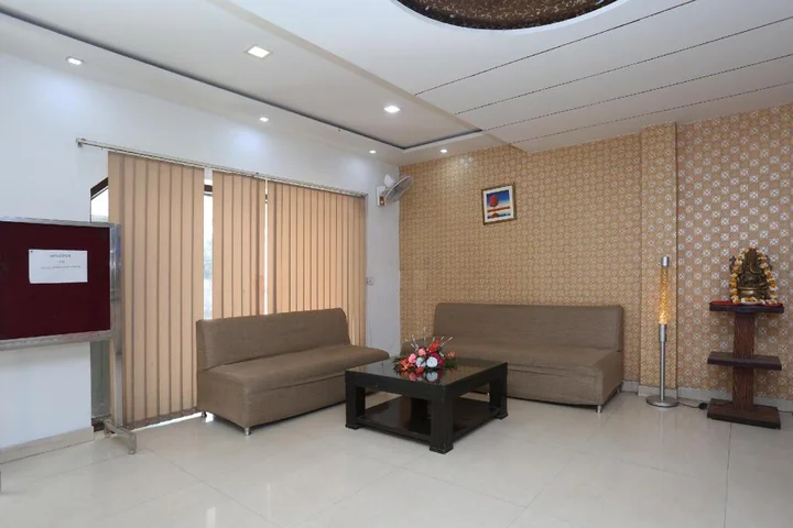 Агра: OYO 2862 Hotel Kanha Continental