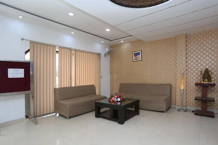 Агра: OYO 2862 Hotel Kanha Continental