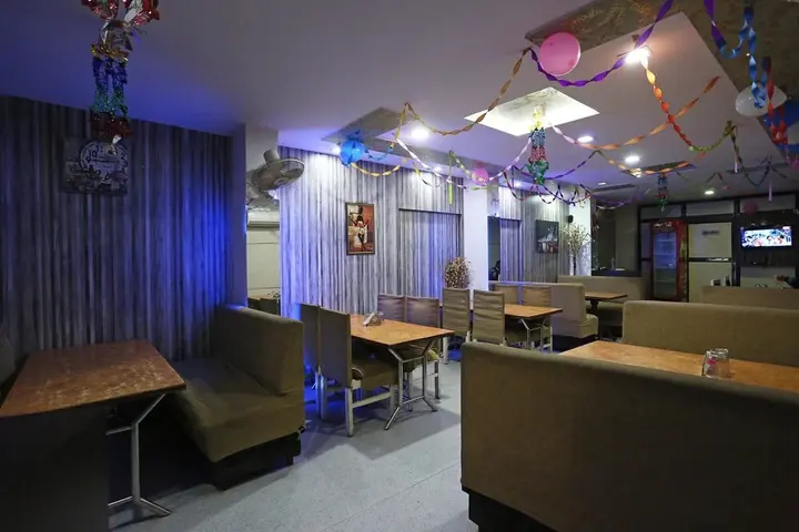 Агра: OYO 2862 Hotel Kanha Continental