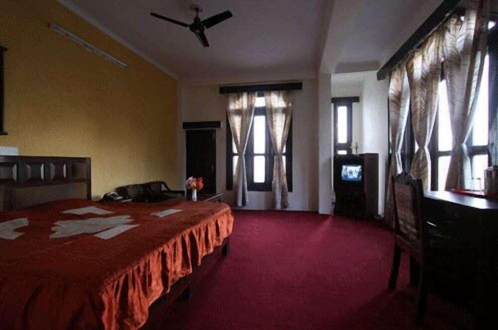 Чамба: Shining Star Resort