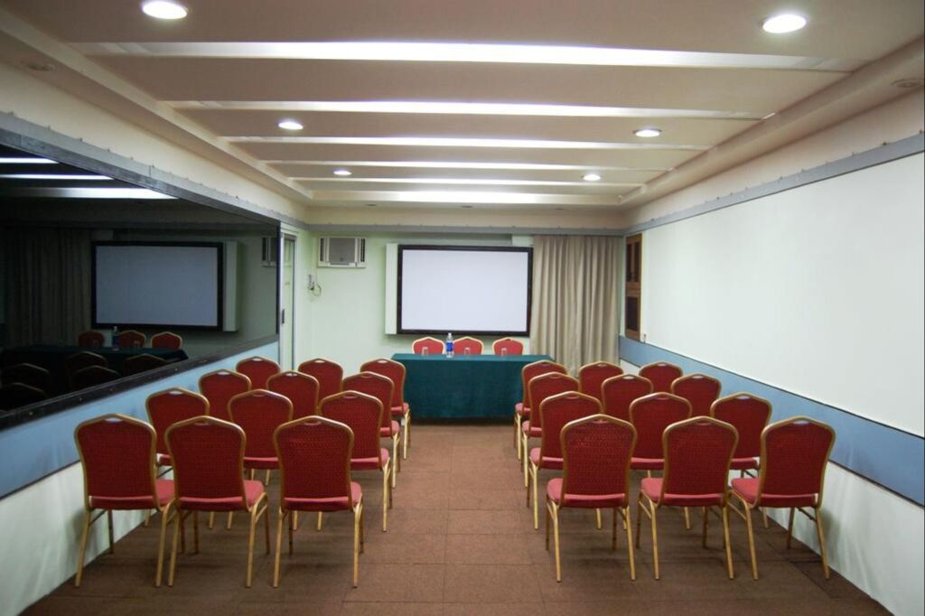 Пуна: Hotel Raviraj