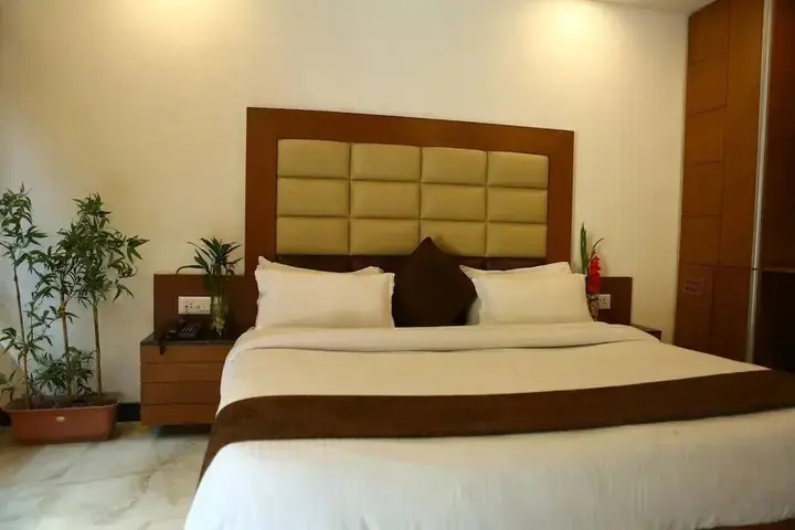 Массури: Hotel Devlok Primal