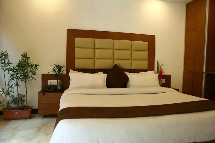 Массури: Hotel Devlok Primal