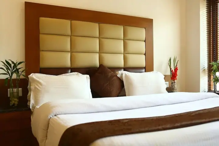 Массури: Hotel Devlok Primal