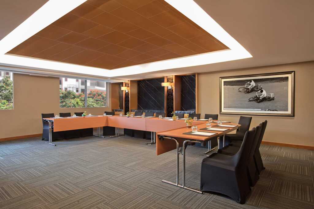 Бангалор: DoubleTree Suites by Hilton Bengaluru Outer Ring Road