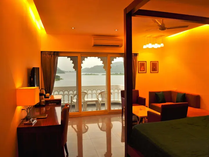 Озеро Джэйсаманд: Jaisamand Island Resort