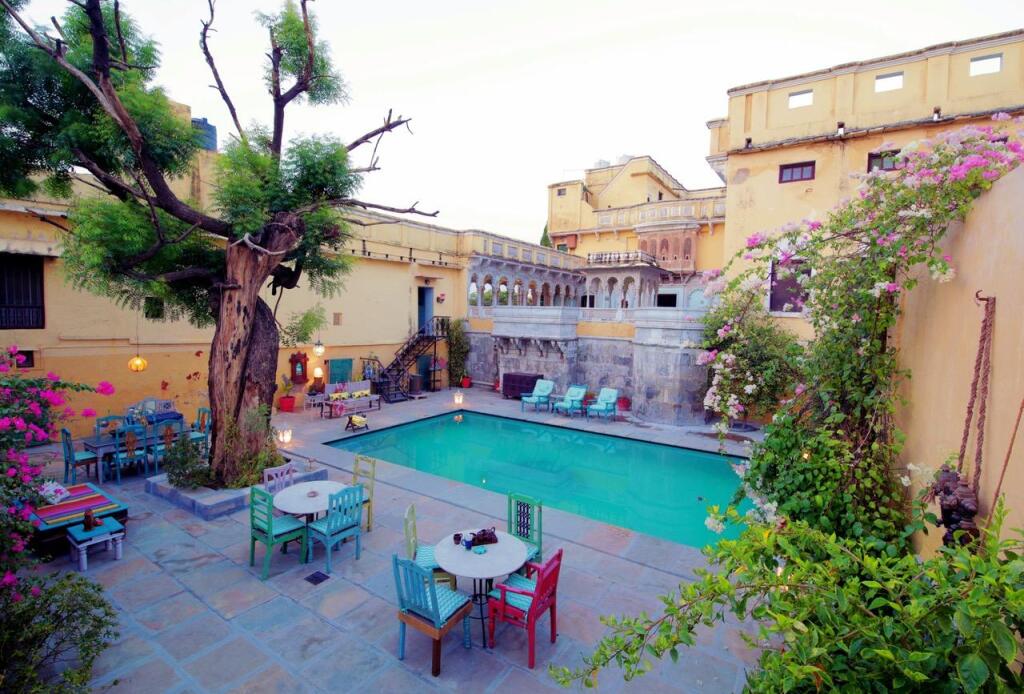 Садри: Hotel Ghanerao Castle Ranakpur