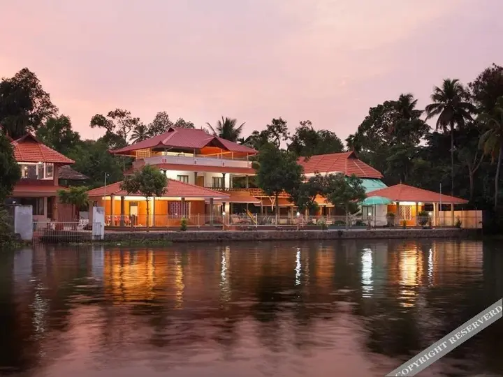 Мухамма: Shimpos Lake Bounty Resorts