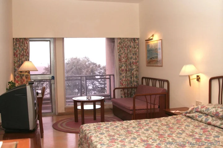 Мумбаи: The Resort Mumbai