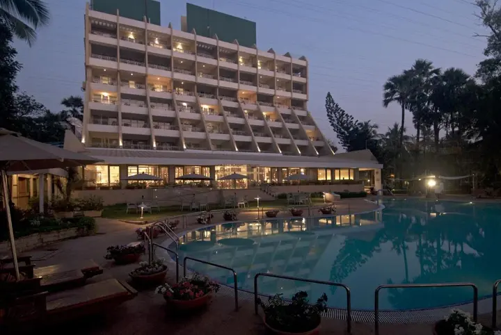 Мумбаи: The Resort Mumbai