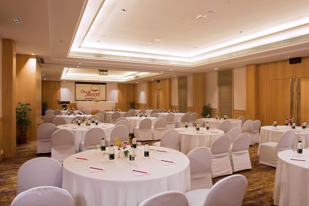 Мумбаи: The Resort Mumbai