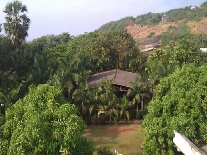 Уттан: Pali Beach Resort