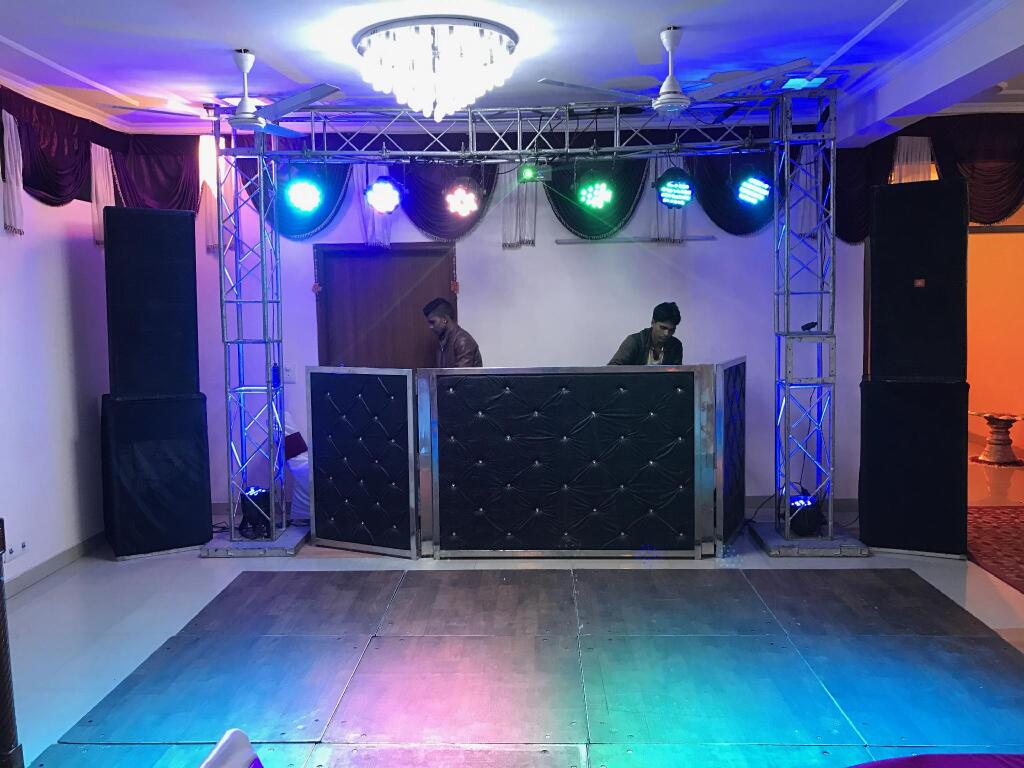 Нойда: Kashish Residency & Banquet