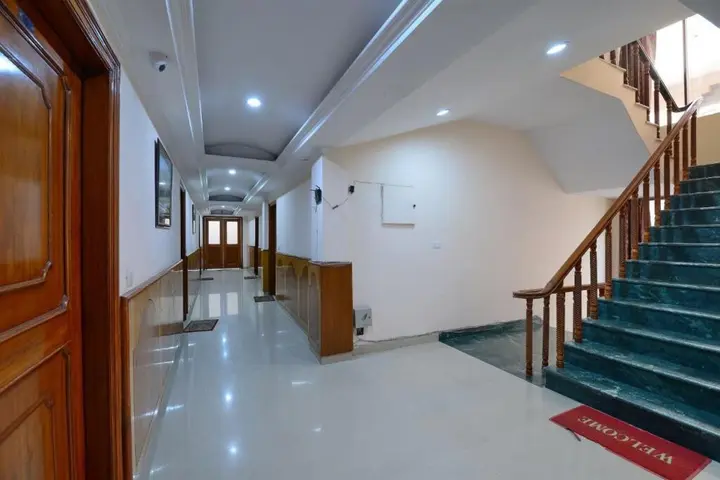 Нойда: Kashish Residency & Banquet