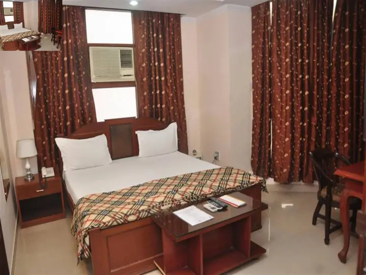 Нойда: Kashish Residency & Banquet