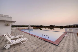 Парсоли: juSTa Lake Nahargarh Palace