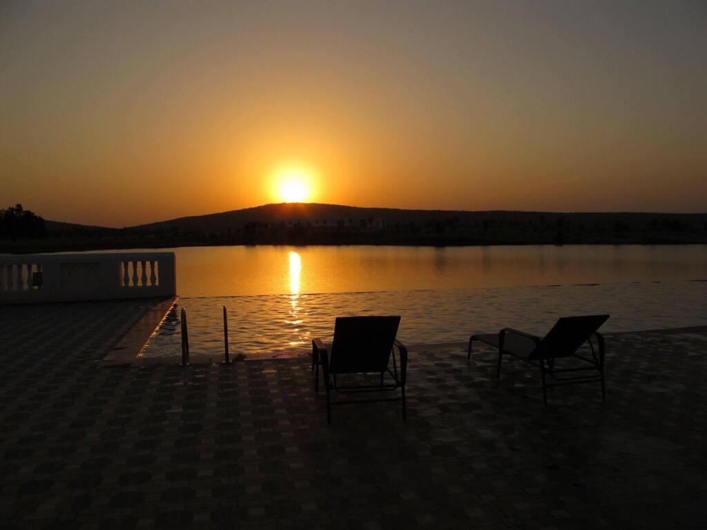 Парсоли: juSTa Lake Nahargarh Palace