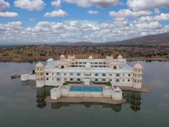 Парсоли: juSTa Lake Nahargarh Palace