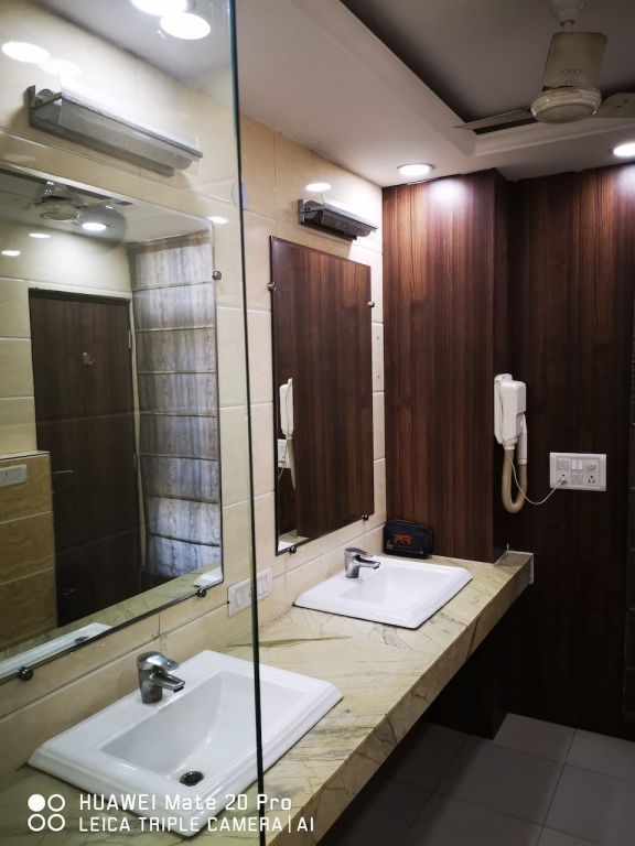 Нойда: Отель PK Residency