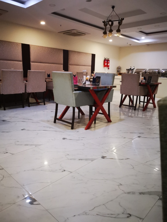 Нойда: Отель PK Residency