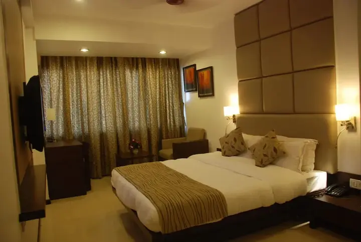 Вадодара: Hotel Surya