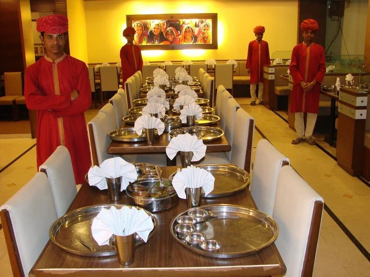 Вадодара: Hotel Surya