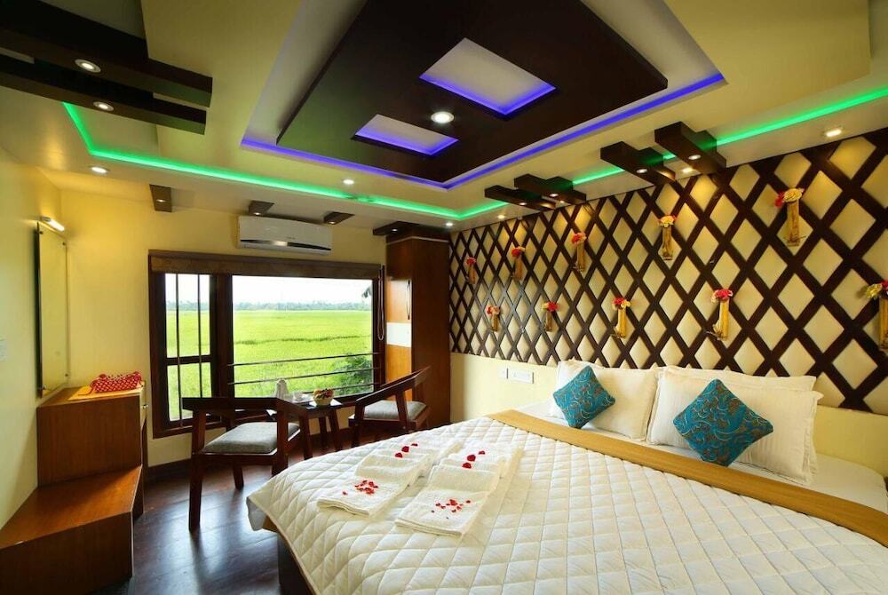 Аллеппи: Double Decker Houseboat