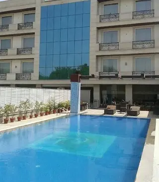 Нью-Дели: Parkland Grand Kapashera