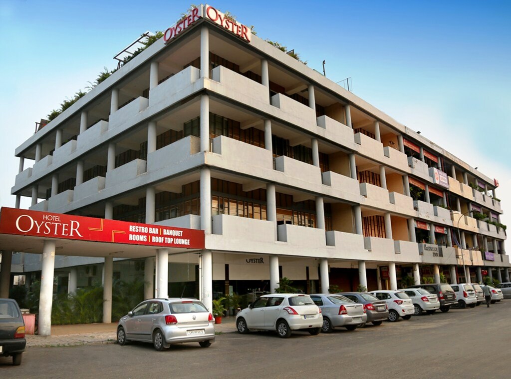 Чандигарх: Hotel Oyster