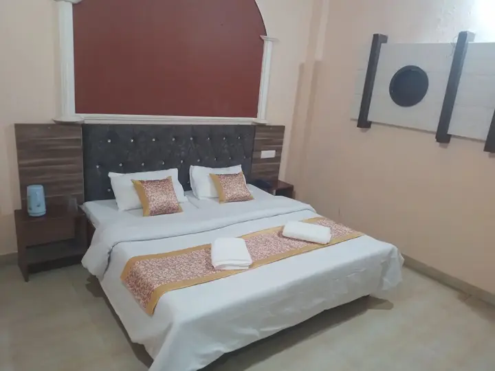Катра: Hotel Ishan