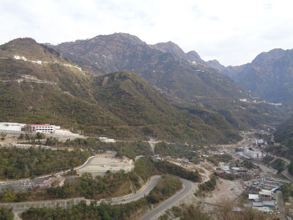 Катра: Hotel Ishan