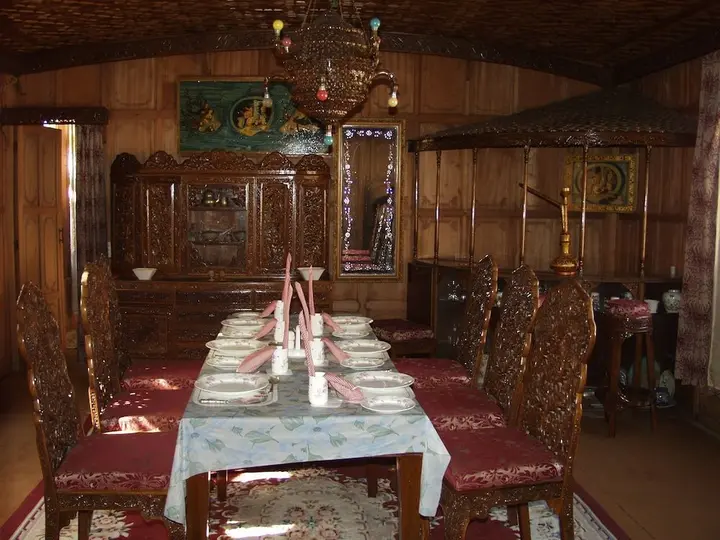 Шринагар: Alif Laila Group of Houseboats
