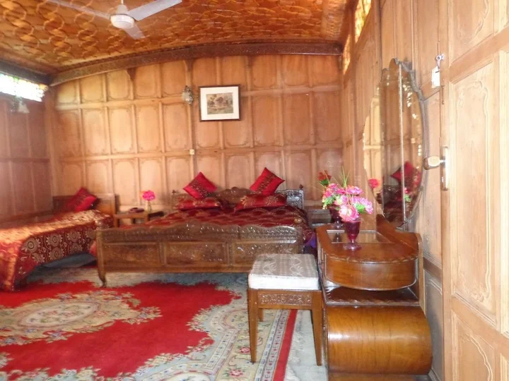 Шринагар: Alif Laila Group of Houseboats