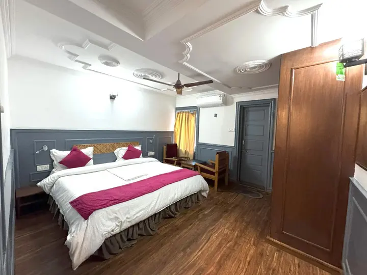 Шринагар: Hotel SADAF