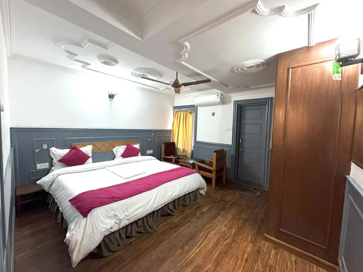 Шринагар: Hotel SADAF