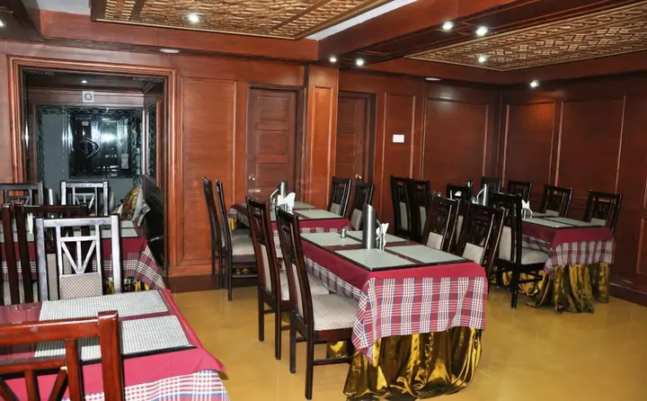 Шринагар: Hotel SADAF