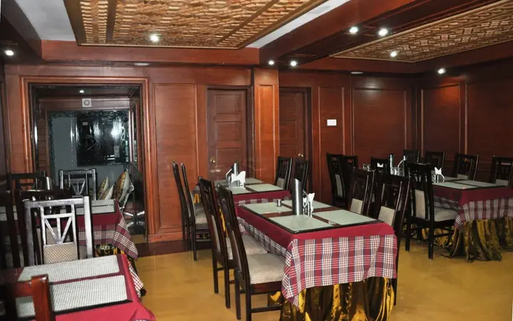 Шринагар: Hotel SADAF