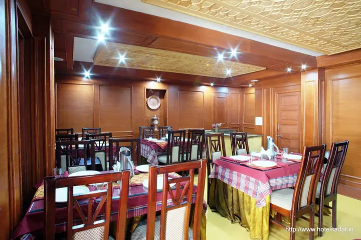 Шринагар: Hotel SADAF
