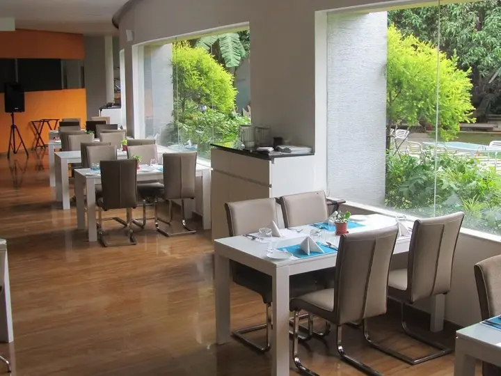 Бангалор: Zip by Spree Hotel at Woodrose Club