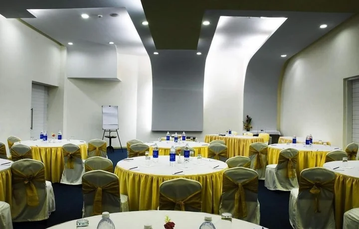 Бангалор: Zip by Spree Hotel at Woodrose Club