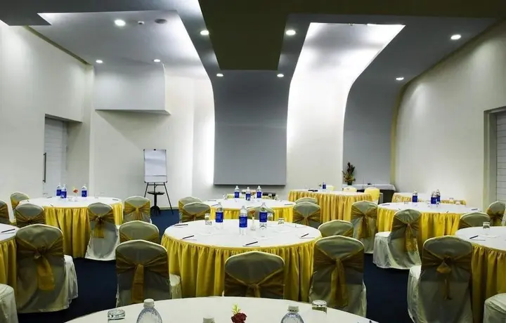 Бангалор: Zip by Spree Hotel at Woodrose Club