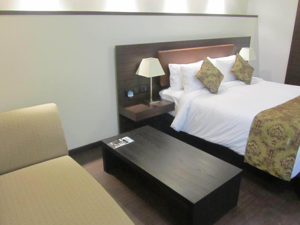 Бангалор: Zip by Spree Hotel at Woodrose Club