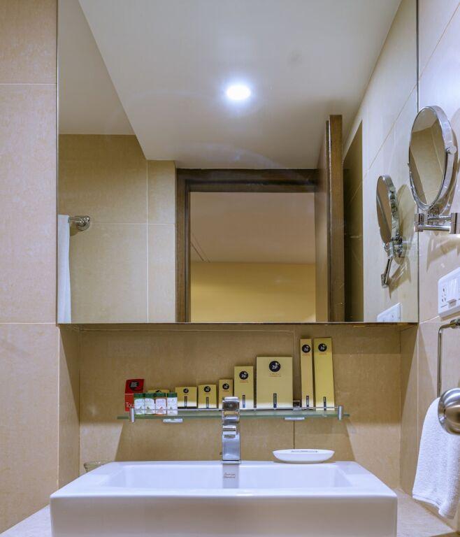 Бангалор: Zip by Spree Hotel at Woodrose Club