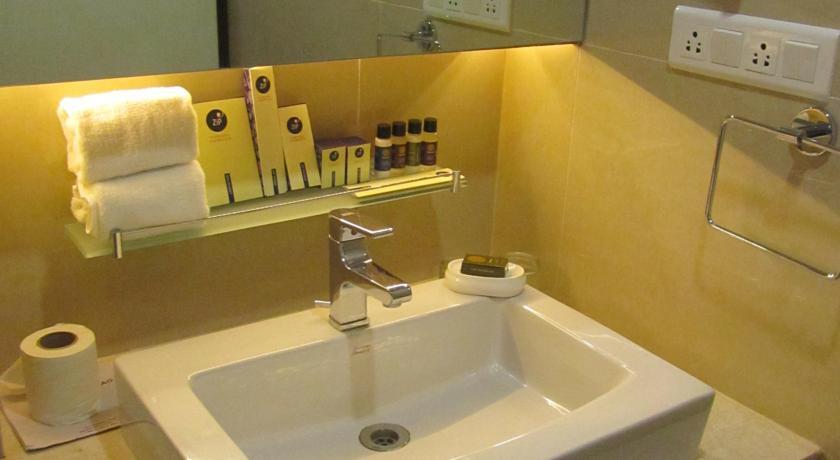 Бангалор: Zip by Spree Hotel at Woodrose Club