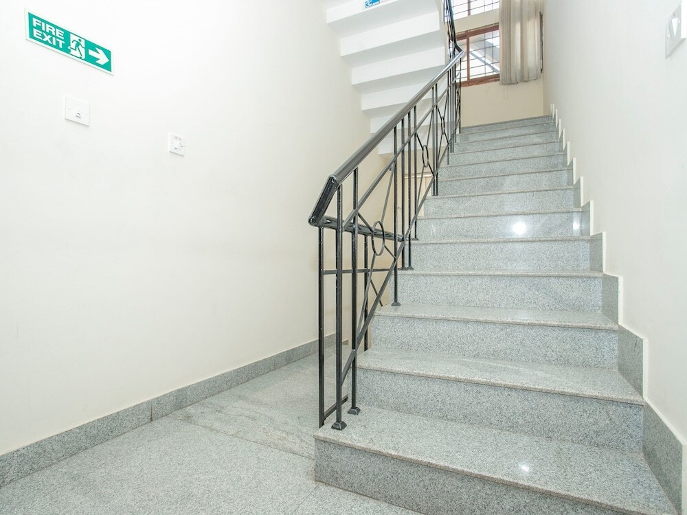 Бангалор: OYO 12524 Compact Supralisa