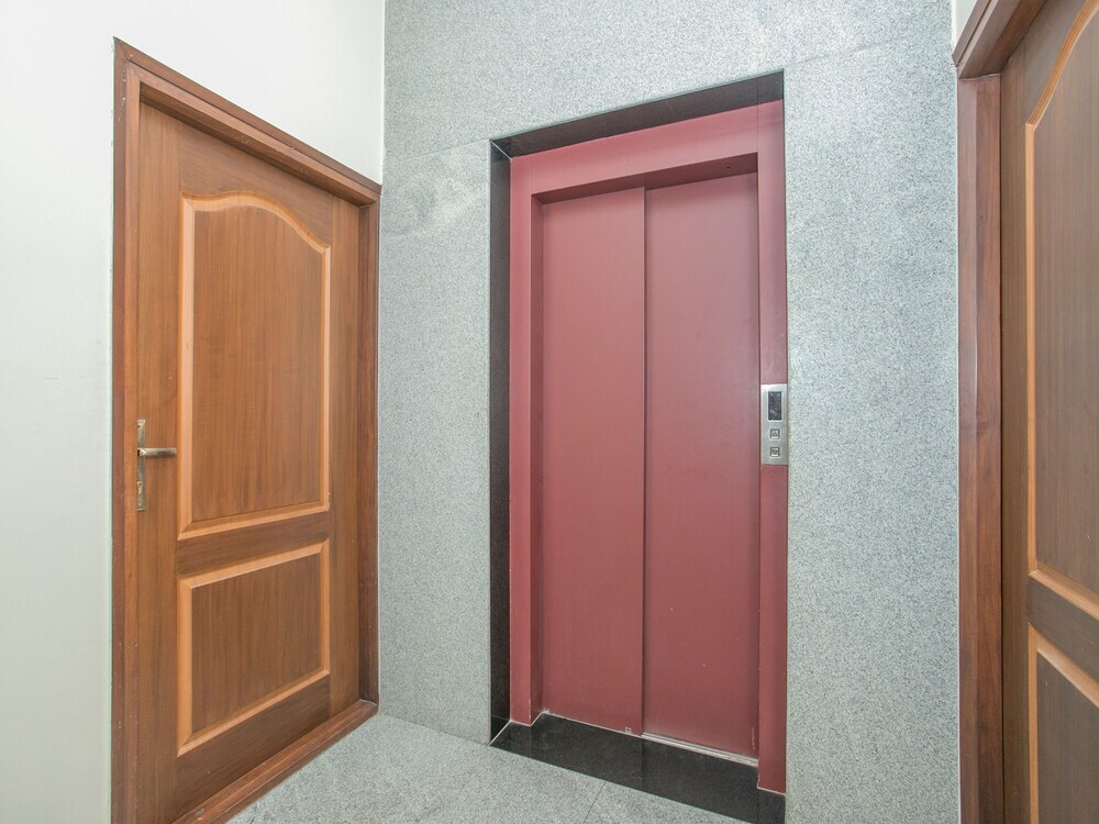 Бангалор: OYO 12524 Compact Supralisa